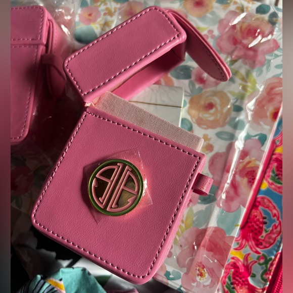 LILLY PULITZER DECK OF PLAYING CARDS W/ CASE - Picture 7 of 7